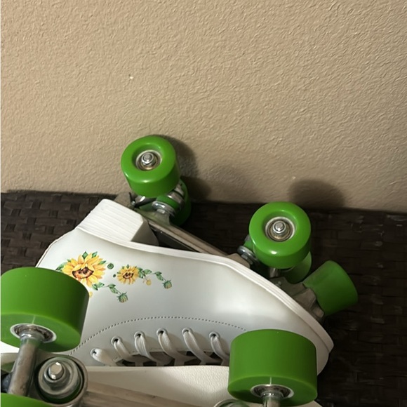 Gonex | Shoes | Gonex White And Green Roller Skates With Sunflower ...